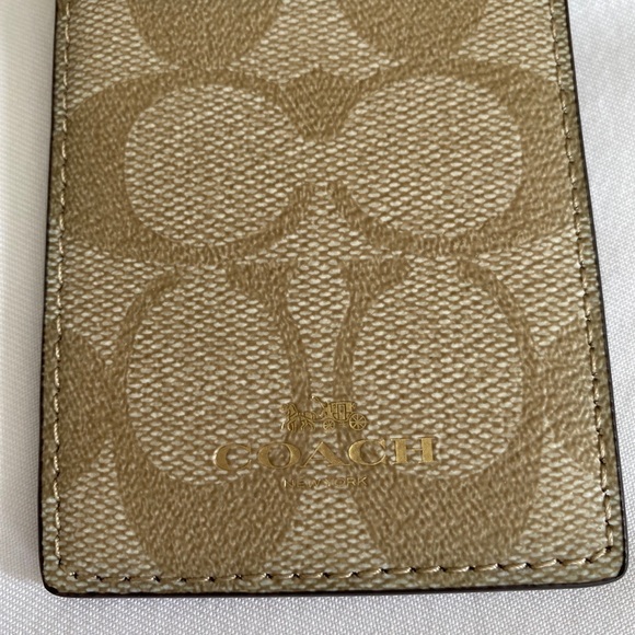 Coach ID Lanyard Pass Credit Card Holder Chalk NWT - Picture 2 of 3